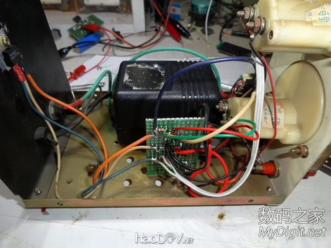 『MM DIY』给朋友改造两个修手机的电源。