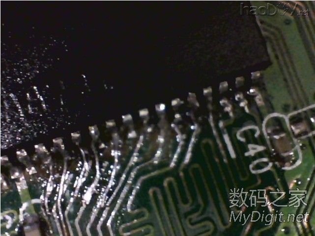 飞线修了一个内存至少掉三分一焊盘的WR740N路由器 飞线修了一个内存至少掉三分一焊盘的WR740N路由器