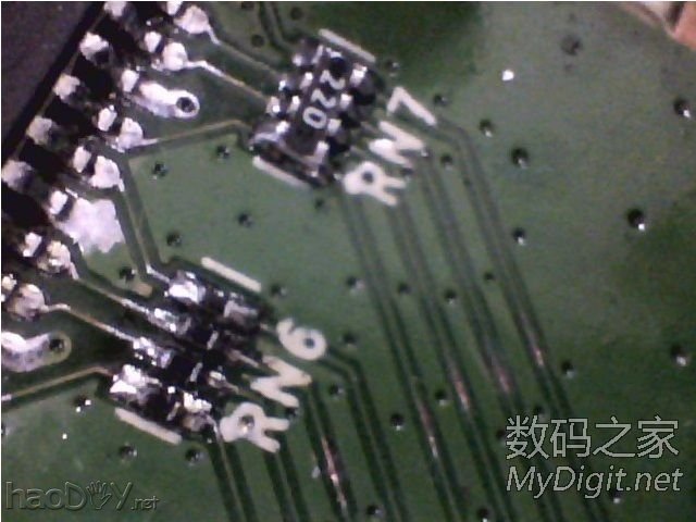 飞线修了一个内存至少掉三分一焊盘的WR740N路由器 飞线修了一个内存至少掉三分一焊盘的WR740N路由器