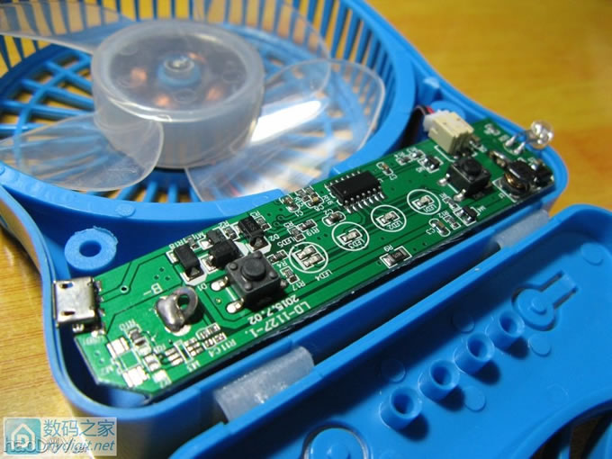 有的人不太适合买小风扇,比如我……7.5包邮的扬子风扇小拆&小DIY,欢迎大家参观~ 有的人不太适合买小风扇,比如我……7.5包邮的扬子风扇小拆&小DI