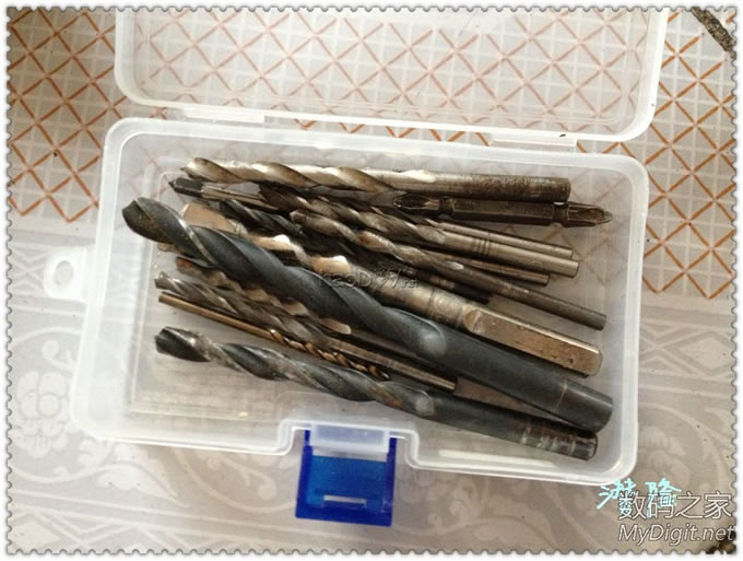 请输入描述 第一次做木匠,电子垃圾多了,做个大木桌子!