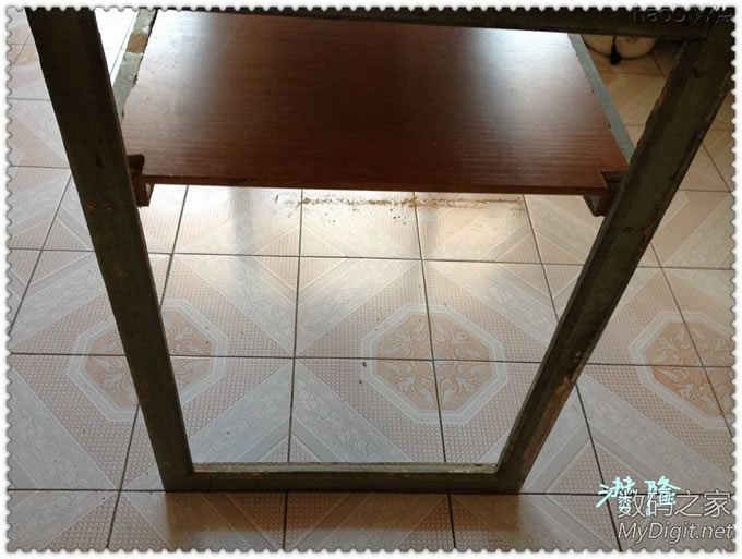 第一次做木匠,电子垃圾多了,做个大木桌子!