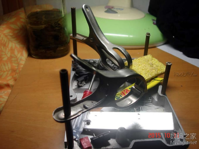 用报废3.5的硬盘,打造取材料容易、制作简单的拆焊台! 用报废3.5的硬盘,打造取材料容易、制作简单的拆焊台!