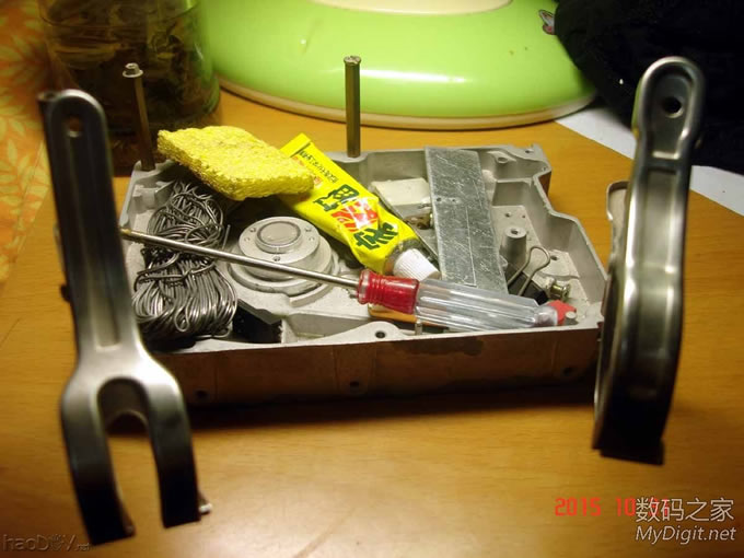 用报废3.5的硬盘,打造取材料容易、制作简单的拆焊台! 用报废3.5的硬盘,打造取材料容易、制作简单的拆焊台!