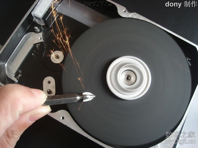 继续上图 废旧硬盘改造的电磨工具(电机可长转不间断)