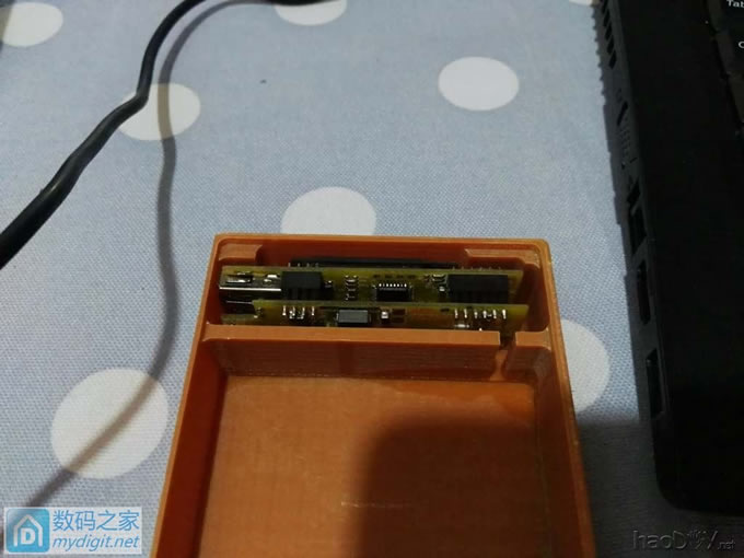 一个好汉三个帮,组个逼格略高的移动电源