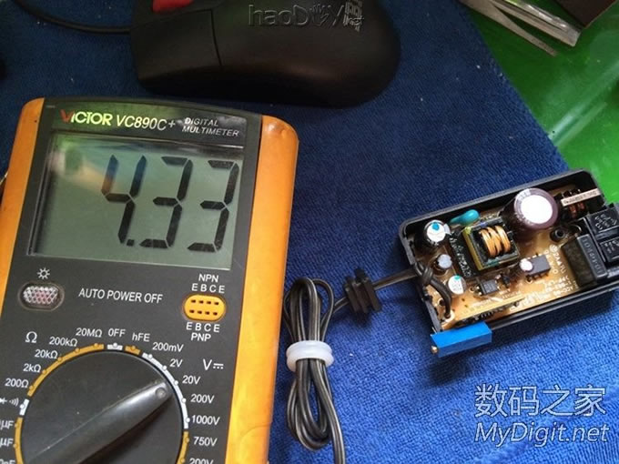 更换可调电阻让索尼AC-LM5A电源通吃所有锂电池 更换可调电阻让索尼AC-LM5A电源通吃所有锂电池