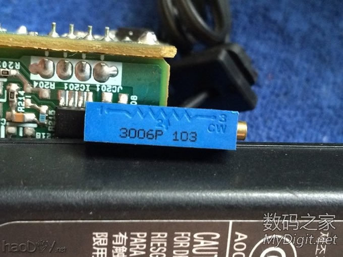 更换可调电阻让索尼AC-LM5A电源通吃所有锂电池 更换可调电阻让索尼AC-LM5A电源通吃所有锂电池