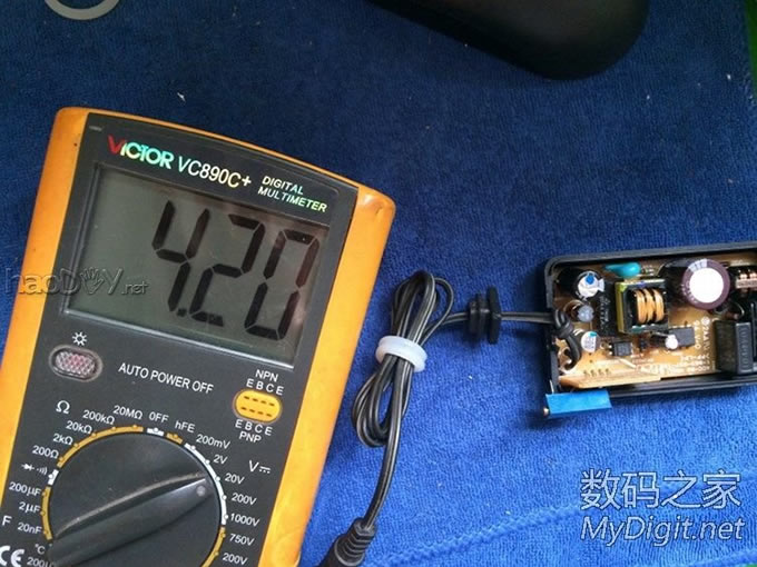 更换可调电阻让索尼AC-LM5A电源通吃所有锂电池 更换可调电阻让索尼AC-LM5A电源通吃所有锂电池