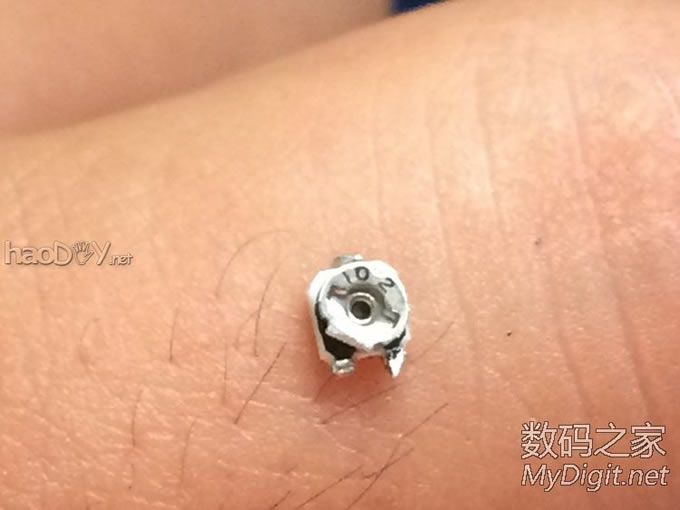 更换可调电阻让索尼AC-LM5A电源通吃所有锂电池 更换可调电阻让索尼AC-LM5A电源通吃所有锂电池