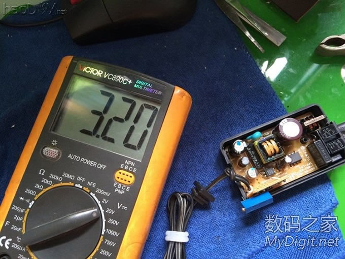 更换可调电阻让索尼AC-LM5A电源通吃所有锂电池 更换可调电阻让索尼AC-LM5A电源通吃所有锂电池