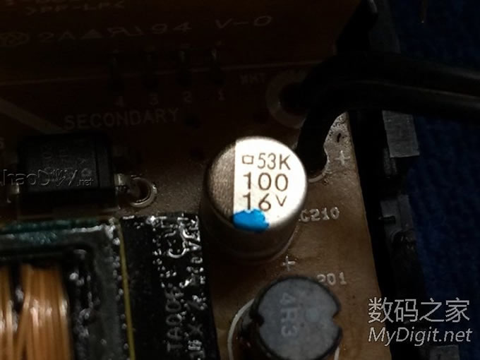 更换可调电阻让索尼AC-LM5A电源通吃所有锂电池 更换可调电阻让索尼AC-LM5A电源通吃所有锂电池