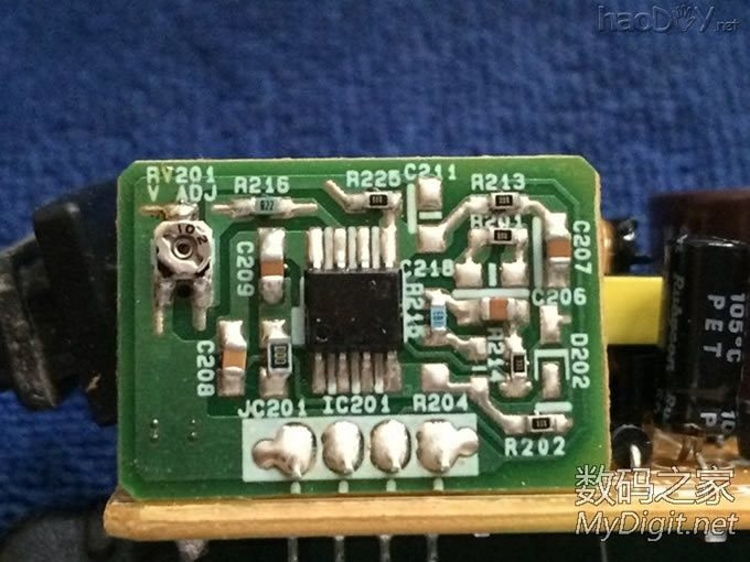 更换可调电阻让索尼AC-LM5A电源通吃所有锂电池 更换可调电阻让索尼AC-LM5A电源通吃所有锂电池