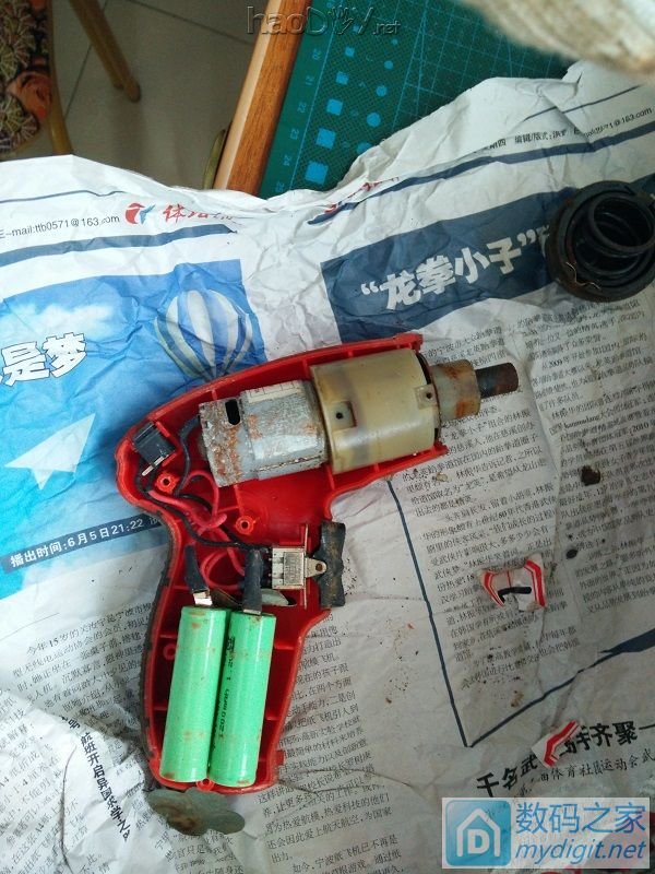 『二师兄出品』4.8V小电批电动螺丝刀改造电量指示灯&充电板 『二师兄出品』4.8V小电批电动螺丝刀改造电量指示灯&充电板