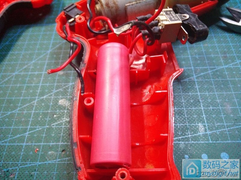 『二师兄出品』4.8V小电批电动螺丝刀改造电量指示灯&充电板 『二师兄出品』4.8V小电批电动螺丝刀改造电量指示灯&充电板