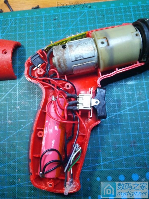 『二师兄出品』4.8V小电批电动螺丝刀改造电量指示灯&充电板