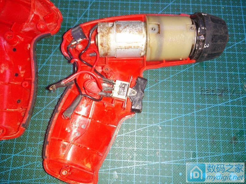 『二师兄出品』4.8V小电批电动螺丝刀改造电量指示灯&充电板 『二师兄出品』4.8V小电批电动螺丝刀改造电量指示灯&充电板