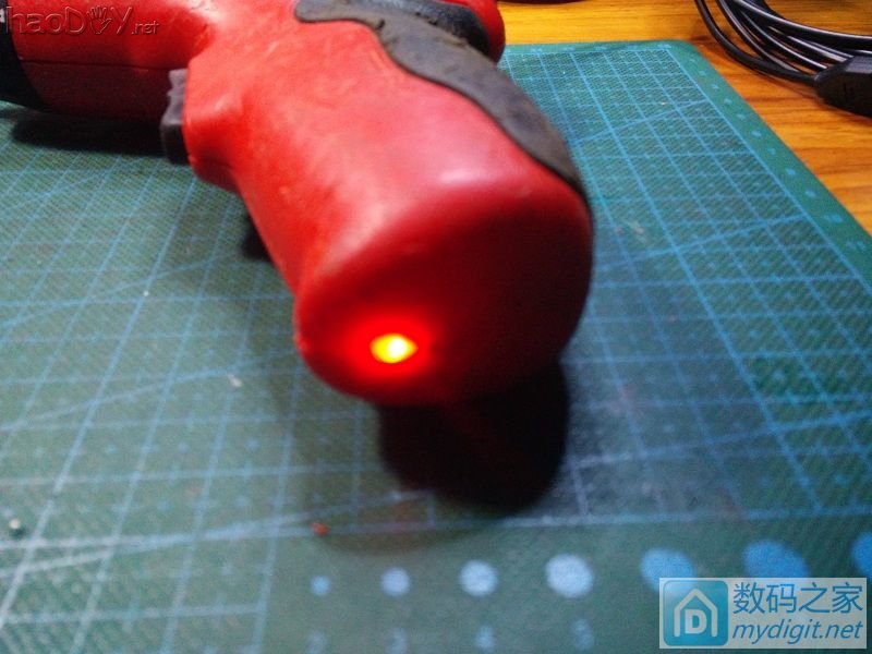 『二师兄出品』4.8V小电批电动螺丝刀改造电量指示灯&充电板