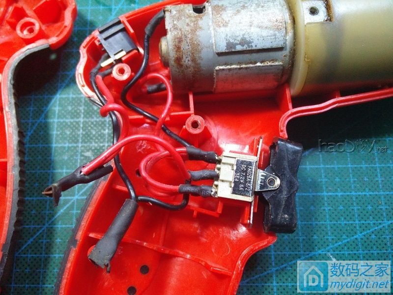 『二师兄出品』4.8V小电批电动螺丝刀改造电量指示灯&充电板 『二师兄出品』4.8V小电批电动螺丝刀改造电量指示灯&充电板