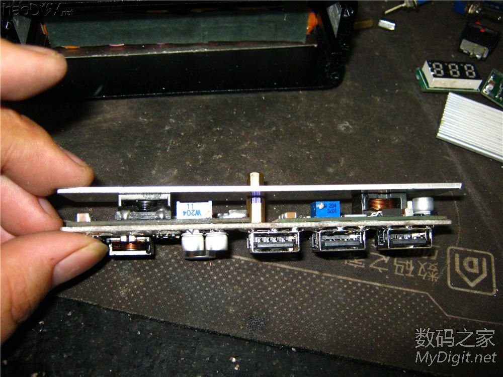 XX牌  54600mah 多输出 移不动电源完工!