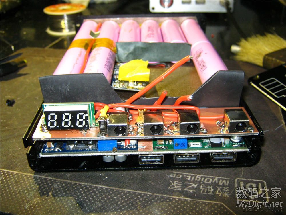 XX牌  54600mah 多输出 移不动电源完工!