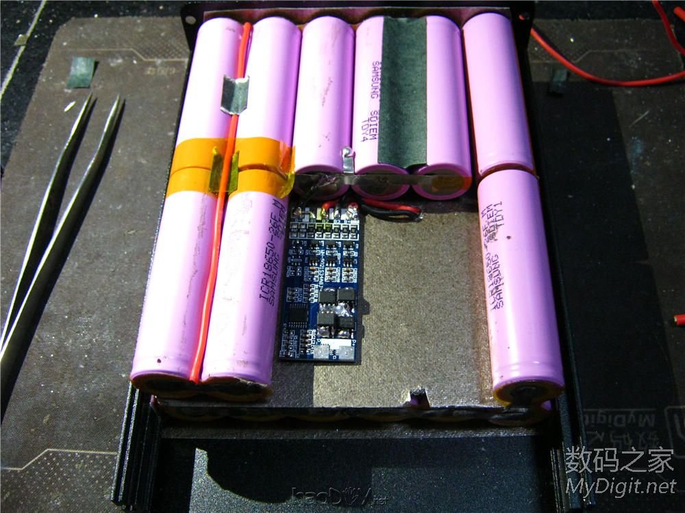 XX牌  54600mah 多输出 移不动电源完工! XX牌  54600mah 多输出 移不动电源完工!