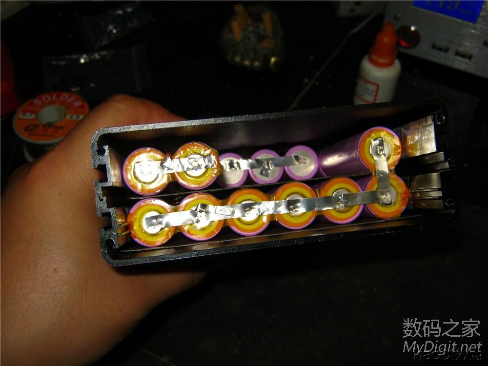 XX牌  54600mah 多输出 移不动电源完工! XX牌  54600mah 多输出 移不动电源完工!