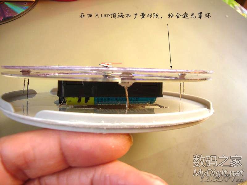 DIY DVD光盘时钟:夜晚灯光照明