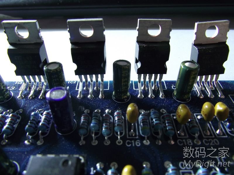 纯手工打造MP3解码+2.1木质有源音箱 纯手工打造MP3解码+2.1木质有源音箱