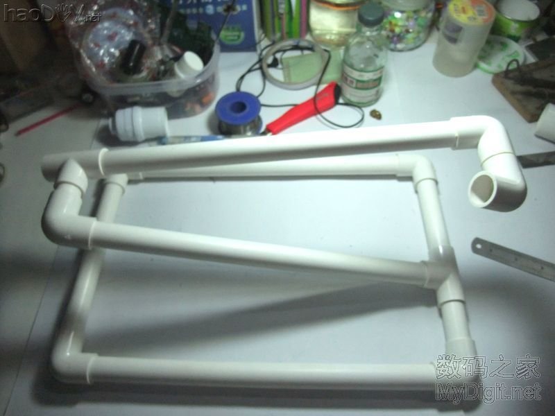 用一段PVC管做的台灯,欢迎拍砖 用一段PVC管做的台灯,欢迎拍砖