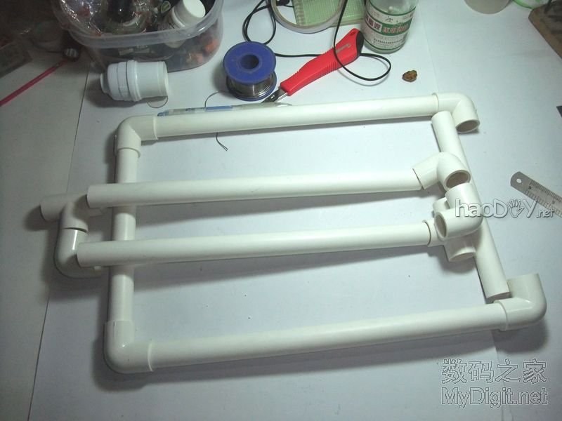 用一段PVC管做的台灯,欢迎拍砖 用一段PVC管做的台灯,欢迎拍砖