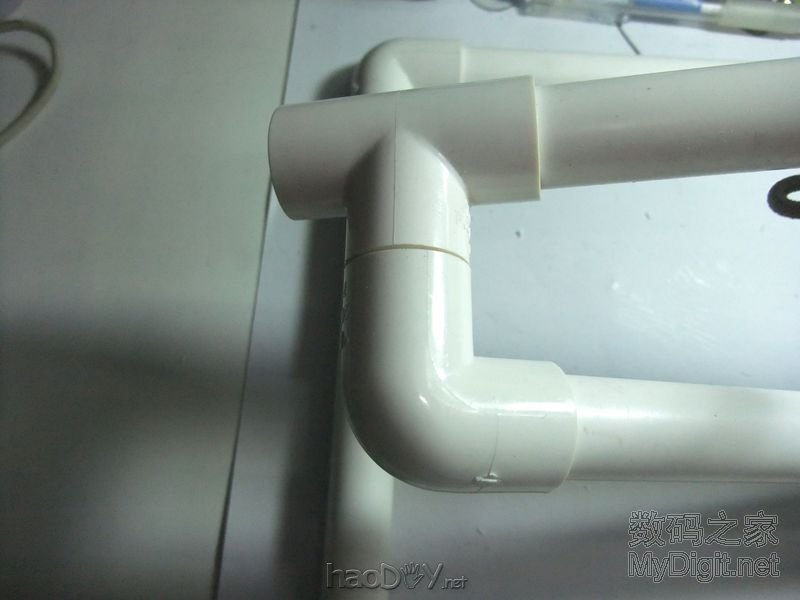 用一段PVC管做的台灯,欢迎拍砖 用一段PVC管做的台灯,欢迎拍砖