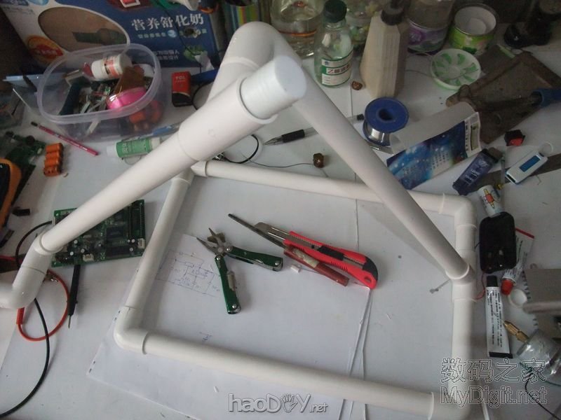 用一段PVC管做的台灯,欢迎拍砖 用一段PVC管做的台灯,欢迎拍砖