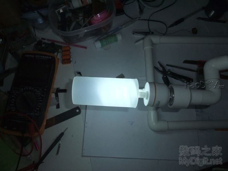 用一段PVC管做的台灯,欢迎拍砖 用一段PVC管做的台灯,欢迎拍砖