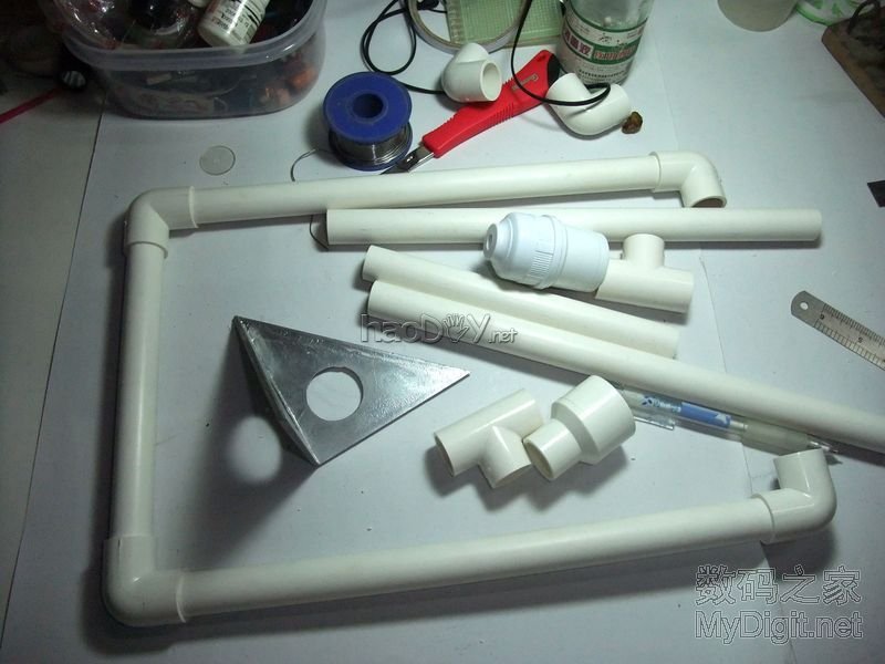 用一段PVC管做的台灯,欢迎拍砖 用一段PVC管做的台灯,欢迎拍砖