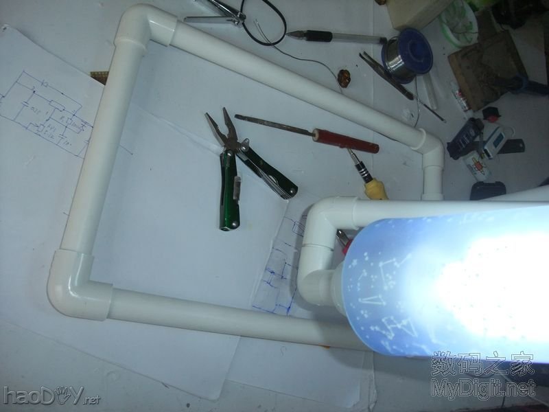 用一段PVC管做的台灯,欢迎拍砖 用一段PVC管做的台灯,欢迎拍砖