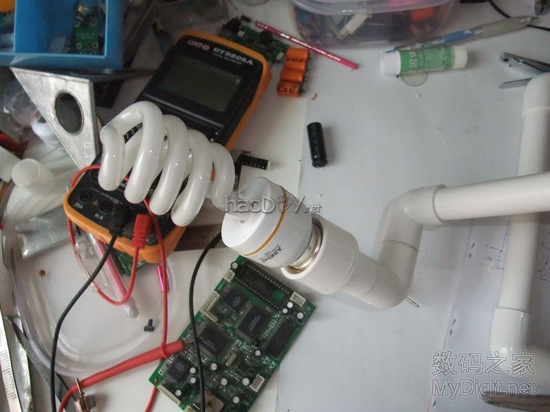 用一段PVC管做的台灯,欢迎拍砖 用一段PVC管做的台灯,欢迎拍砖