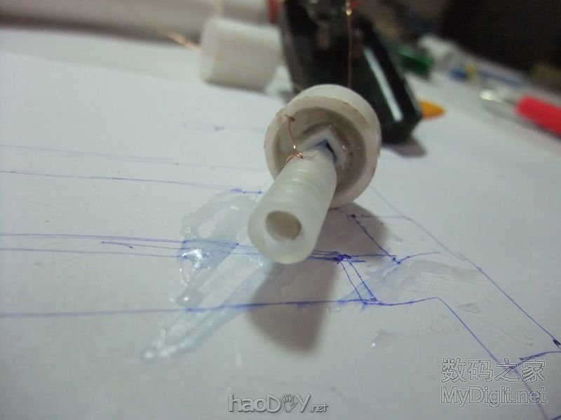 用一段PVC管做的台灯,欢迎拍砖 用一段PVC管做的台灯,欢迎拍砖