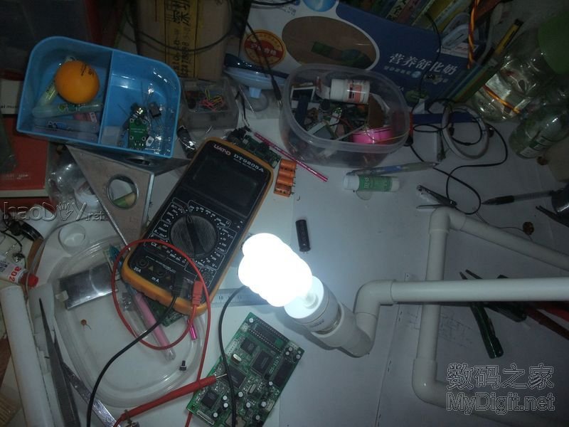 用一段PVC管做的台灯,欢迎拍砖 用一段PVC管做的台灯,欢迎拍砖