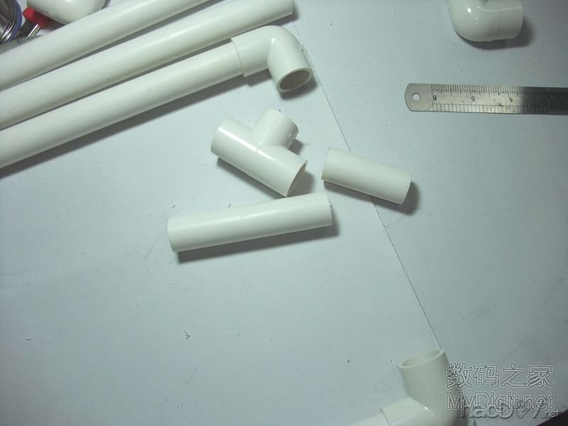 用一段PVC管做的台灯,欢迎拍砖 用一段PVC管做的台灯,欢迎拍砖