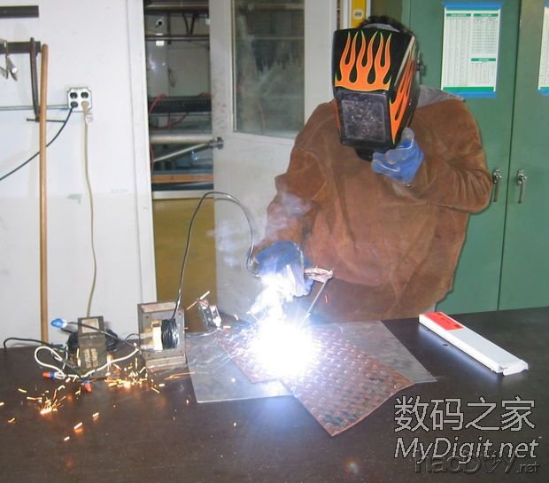 原材料便宜易得制作简单的电焊机 原材料便宜易得制作简单的电焊机