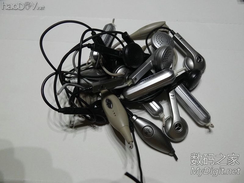 『MM DIY』用别人要扔的东西做一条耳塞。 『MM DIY』用别人要扔的东西做一条耳塞。