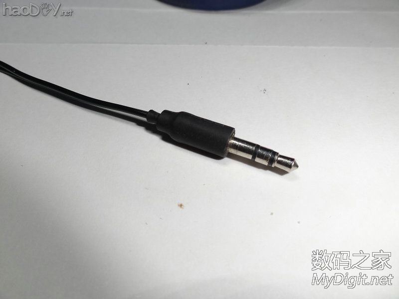 『MM DIY』用别人要扔的东西做一条耳塞。 『MM DIY』用别人要扔的东西做一条耳塞。