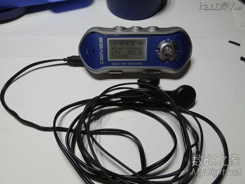 『MM DIY』用别人要扔的东西做一条耳塞。 『MM DIY』用别人要扔的东西做一条耳塞。