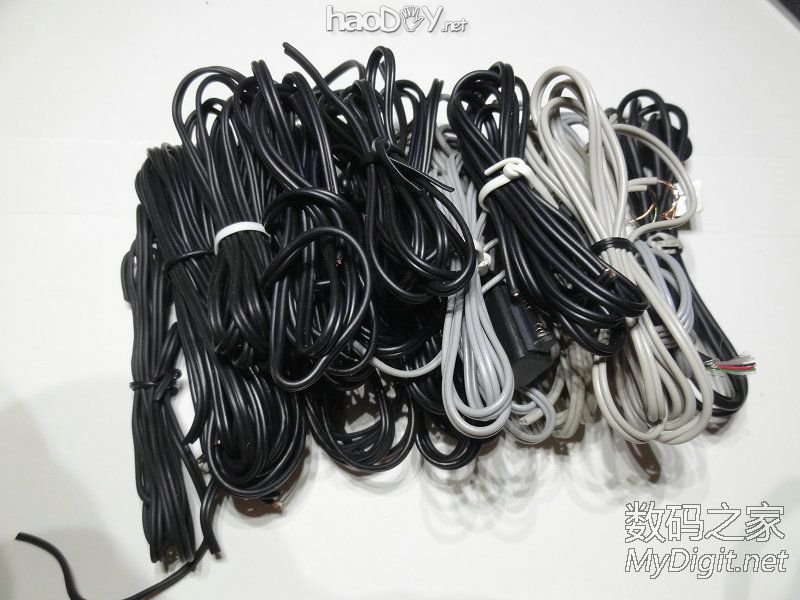 『MM DIY』用别人要扔的东西做一条耳塞。 『MM DIY』用别人要扔的东西做一条耳塞。