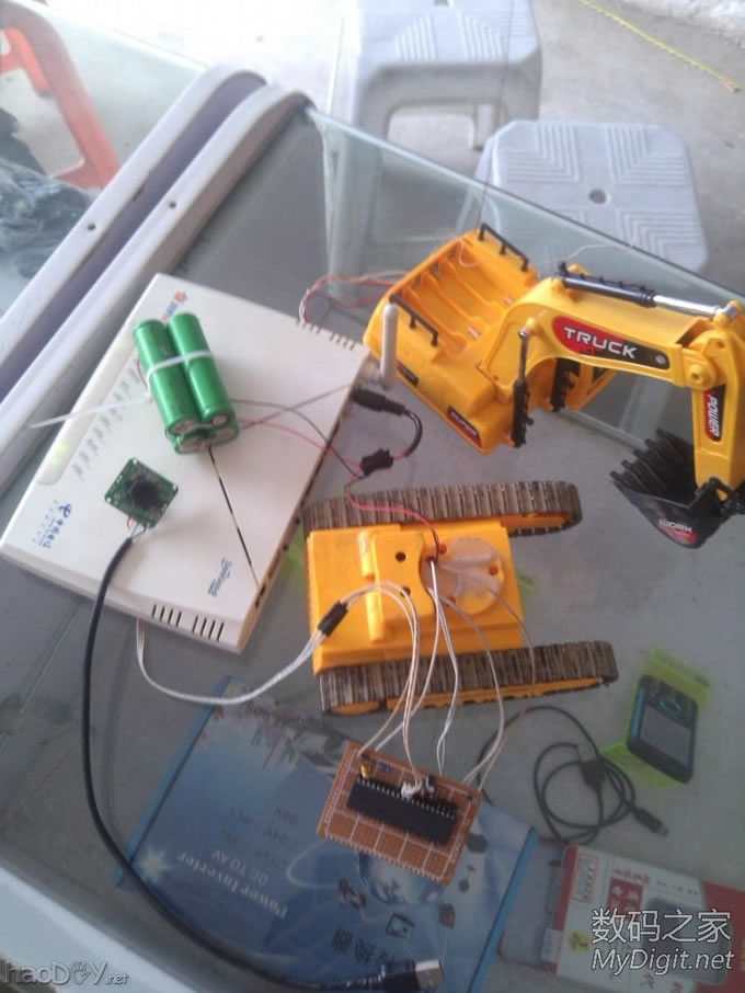 放到一起看看 闲来无事仿制坛友的wifi控制小车完成了,发帖庆祝一下。