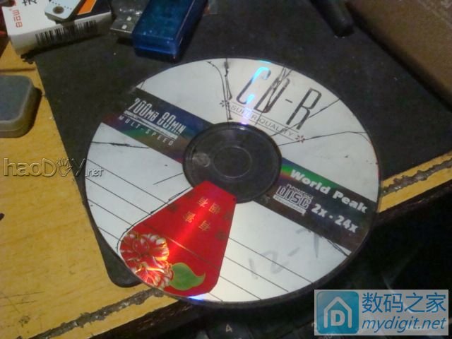 画风扇叶子 天热啊,用硬盘电机做一个风扇。光盘风扇叶哦