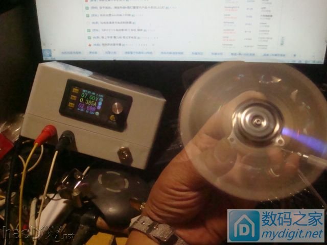 天热啊,用硬盘电机做一个风扇。光盘风扇叶哦 天热啊,用硬盘电机做一个风扇。光盘风扇叶哦