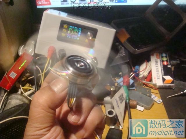 天热啊,用硬盘电机做一个风扇。光盘风扇叶哦 天热啊,用硬盘电机做一个风扇。光盘风扇叶哦