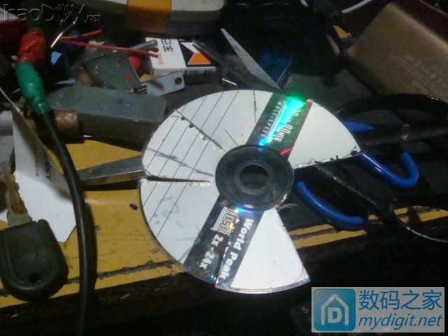 天热啊,用硬盘电机做一个风扇。光盘风扇叶哦 天热啊,用硬盘电机做一个风扇。光盘风扇叶哦